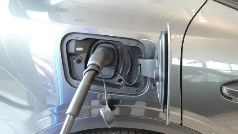 Jak ładować chiński samochód elektryczny w Polsce?