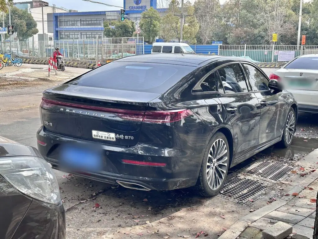 Bestune B70 – widok z tyłu