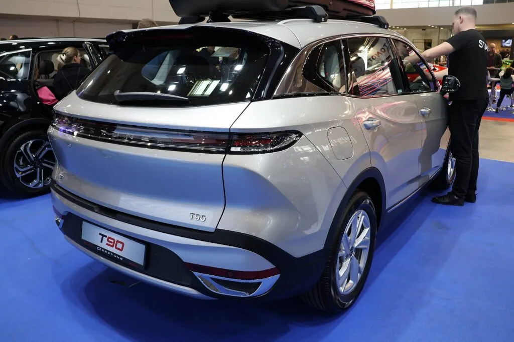 Bestune T90 – widok z tyłu