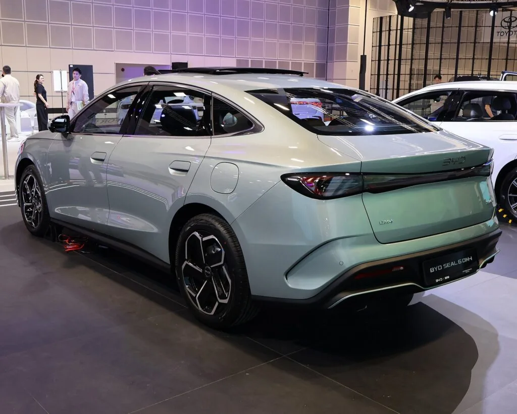 BYD Seal 6 DM-i – widok z tyłu