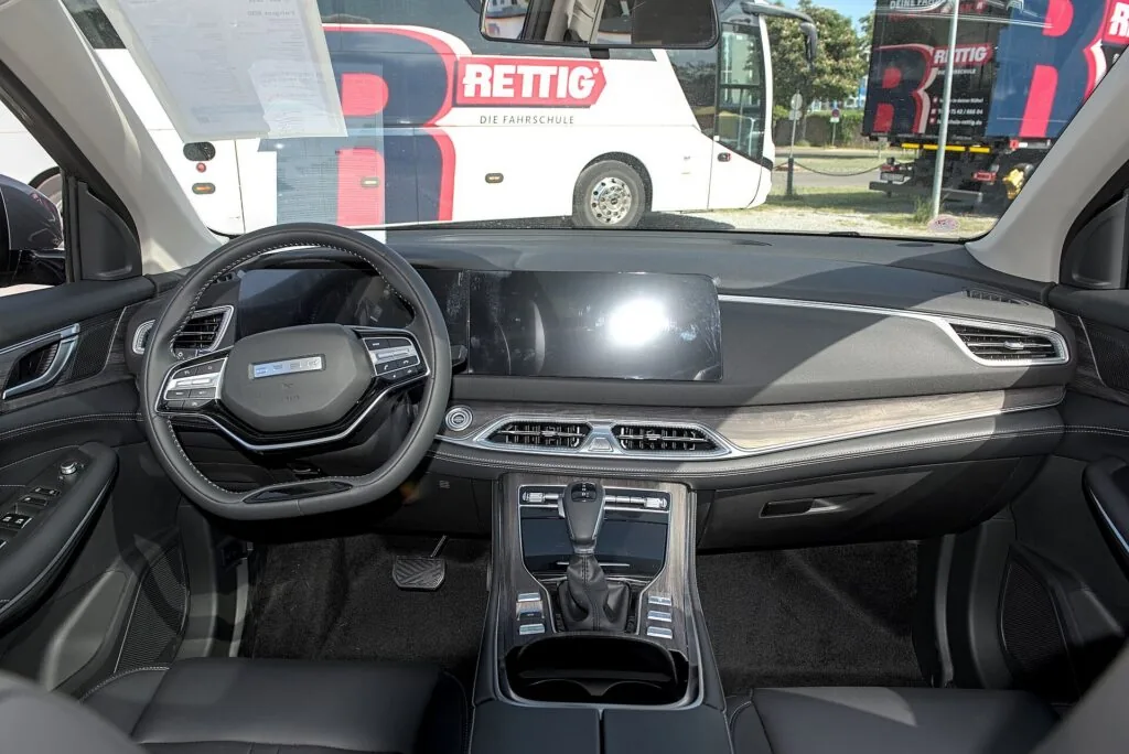 DFSK FX600 – wnętrze