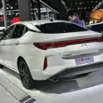 JAC J7 Plus – widok z tyłu